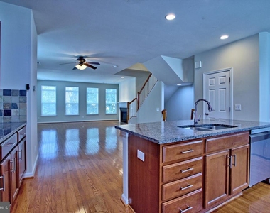 9612 Stockwell Lane - Photo Thumbnail 5