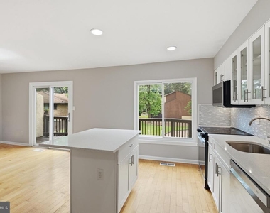 11092 Saffold Way - Photo Thumbnail 12