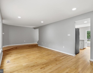 11092 Saffold Way - Photo Thumbnail 7