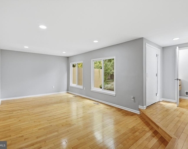 11092 Saffold Way - Photo Thumbnail 6
