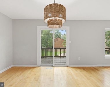 11092 Saffold Way - Photo Thumbnail 8