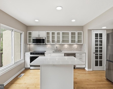 11092 Saffold Way - Photo Thumbnail 10