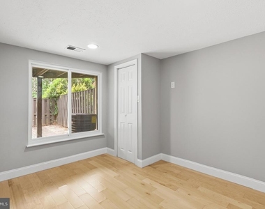 11092 Saffold Way - Photo Thumbnail 24
