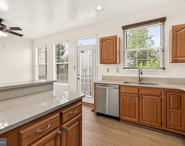 14637 Stream Pond Drive - Photo Thumbnail 17