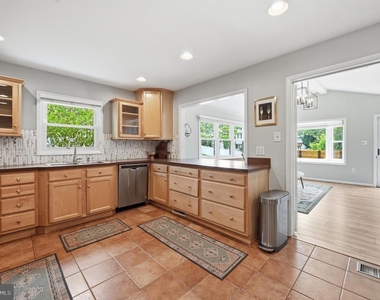 6426 Carriage Drive - Photo Thumbnail 15