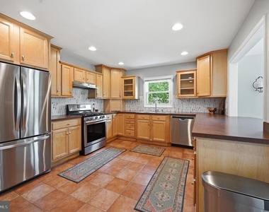 6426 Carriage Drive - Photo Thumbnail 16