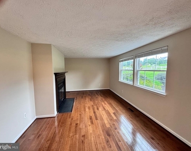 3001 Gatepost Lane - Photo Thumbnail 8