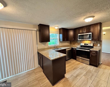 3001 Gatepost Lane - Photo Thumbnail 7