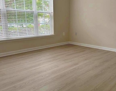 1310 Saunders Drive - Photo Thumbnail 25