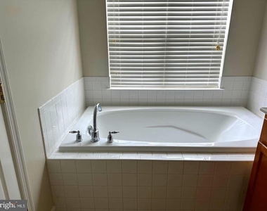 1310 Saunders Drive - Photo Thumbnail 14