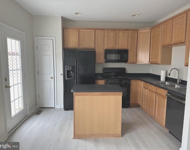 1310 Saunders Drive - Photo Thumbnail 18