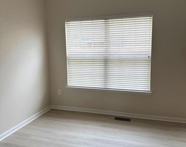 1310 Saunders Drive - Photo Thumbnail 17
