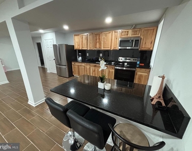 1118 Virginia Avenue - Photo Thumbnail 3