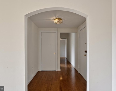 1021 Arlington Boulevard - Photo Thumbnail 3