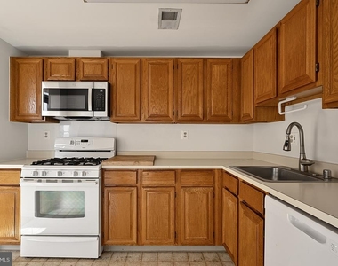 1021 Arlington Boulevard - Photo Thumbnail 16