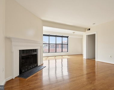 1021 Arlington Boulevard - Photo Thumbnail 6