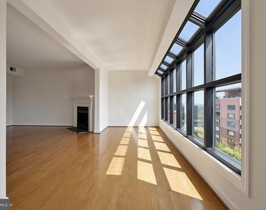 1021 Arlington Boulevard - Photo Thumbnail 10