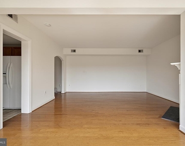 1021 Arlington Boulevard - Photo Thumbnail 8