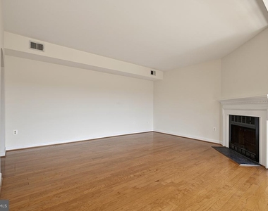 1021 Arlington Boulevard - Photo Thumbnail 9