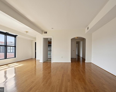 1021 Arlington Boulevard - Photo Thumbnail 7