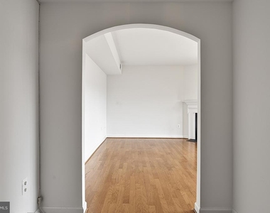 1021 Arlington Boulevard - Photo Thumbnail 2