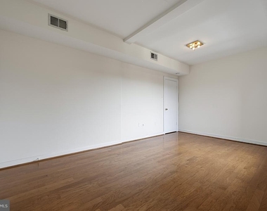 1021 Arlington Boulevard - Photo Thumbnail 24