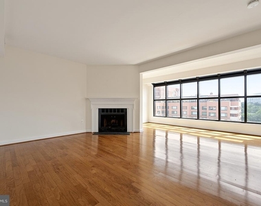 1021 Arlington Boulevard - Photo Thumbnail 4