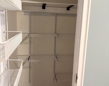 206 N George Mason Drive - Photo Thumbnail 11