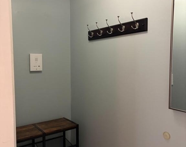 206 N George Mason Drive - Photo Thumbnail 2
