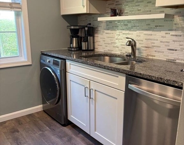 206 N George Mason Drive - Photo Thumbnail 9