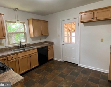 302 Pinehurst Road - Photo Thumbnail 4
