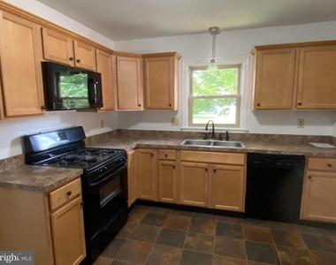 302 Pinehurst Road - Photo Thumbnail 3
