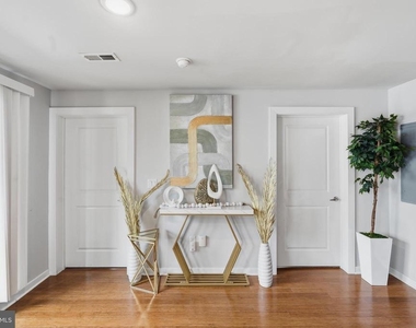 1608 Ridge Avenue - Photo Thumbnail 10