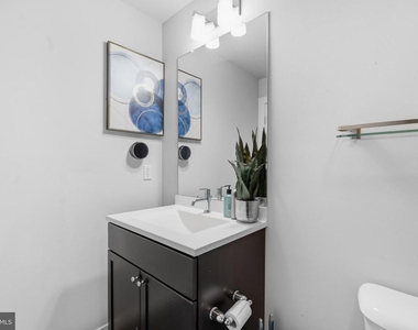 1608 Ridge Avenue - Photo Thumbnail 12