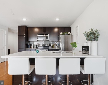 1608 Ridge Avenue - Photo Thumbnail 8