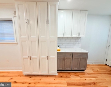 2321 S Front Street - Photo Thumbnail 2