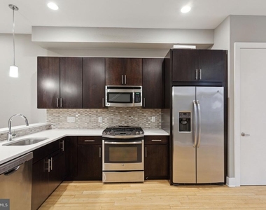 1130 N Front Street - Photo Thumbnail 3