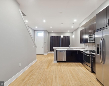 1130 N Front Street - Photo Thumbnail 7