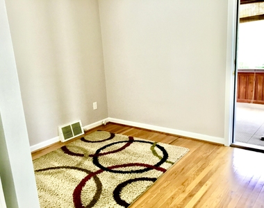 520 S Kenwood Avenue - Photo Thumbnail 12