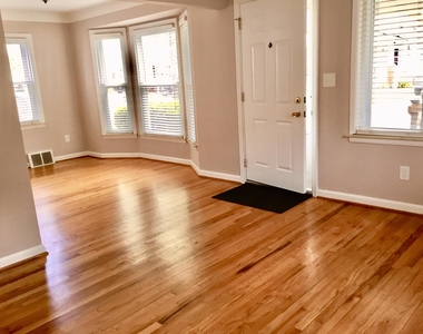 520 S Kenwood Avenue - Photo Thumbnail 1