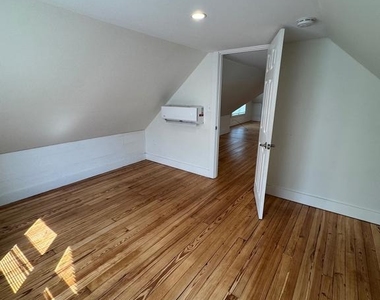 302 E Market Street - Photo Thumbnail 6