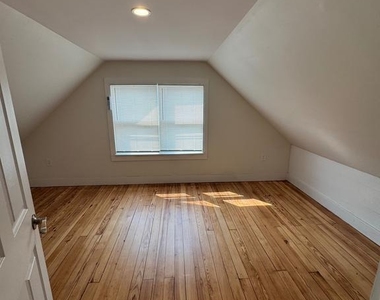 302 E Market Street - Photo Thumbnail 5