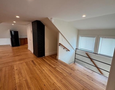 302 E Market Street - Photo Thumbnail 8