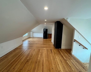 302 E Market Street - Photo Thumbnail 7