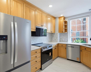 123 Anderson Street - Photo Thumbnail 10
