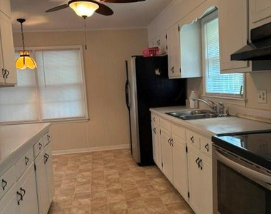 422 Langdon Street - Photo Thumbnail 5
