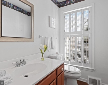 684 Wetherby Lane - Photo Thumbnail 11