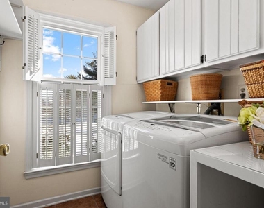 684 Wetherby Lane - Photo Thumbnail 10