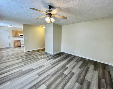 3721 Betts Drive - Photo Thumbnail 4