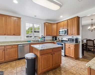 211 Tollgate Road - Photo Thumbnail 14